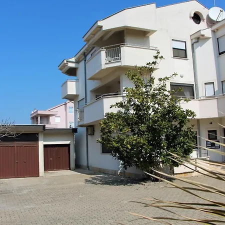 Amado/lozic アパート ザダル