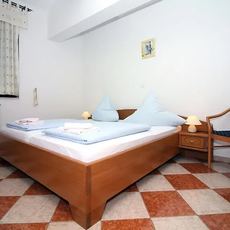 Amado/lozic アパート *