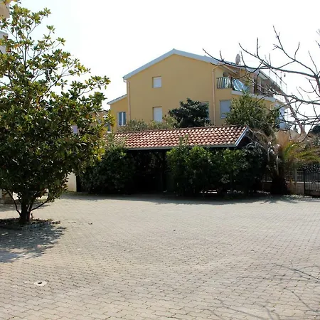 Amado/lozic Apartment Zadar