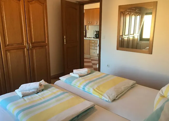 Amado/lozic شقة زادار